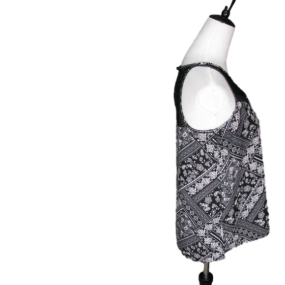 IZ Byer Black/White Paisley Sleeveless Blouse Size Medium - Picture 5 of 5